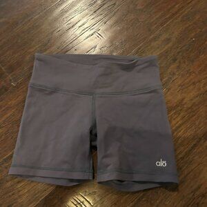 VGUC Alo Yoga 4.5" Gray Bike Short size XS